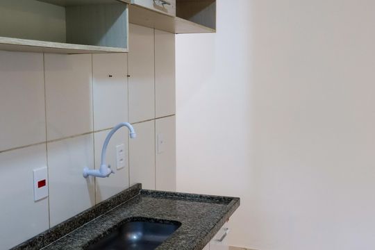 Cozinha de apartamento à venda com 2 quartos, 52m² em Piratininga, Osasco