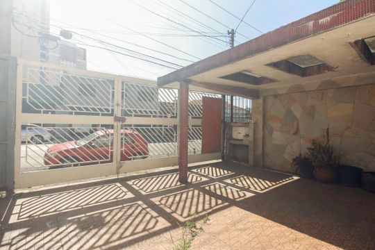 Garagem de casa à venda com 3 quartos, 176m² em Chácara Califórnia, São Paulo