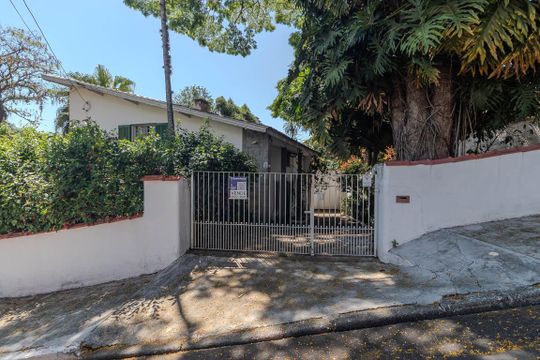 Fachada de casa à venda com 3 quartos, 350m² em Vila Albertina, São Paulo