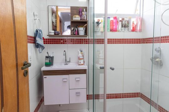 Banheiro de apartamento para alugar com 2 quartos, 49m² em Jardim Danfer, São Paulo
