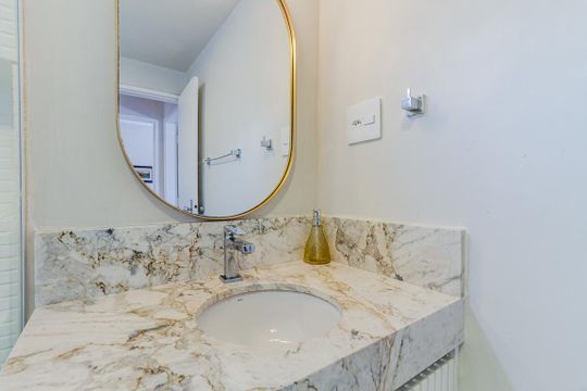 Banheiro Social de apartamento à venda com 2 quartos, 63m² em Jardim America, São Paulo