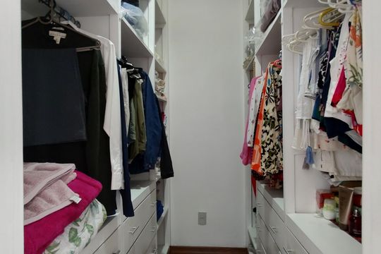 Closet da suíte de casa de condomínio à venda com 5 quartos, 260m² em Jacarepaguá, Rio de Janeiro