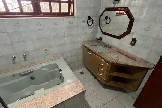 Banheiro da Suíte 1 de casa à venda com 4 quartos, 329m² em Jardim do Sol, Campinas