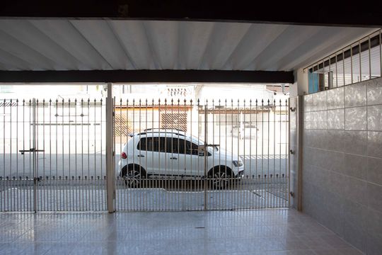 Garagem de casa à venda com 4 quartos, 232m² em Taboão, Diadema