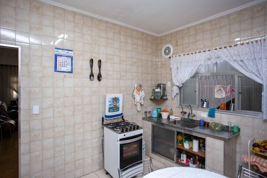 Cozinha de casa à venda com 4 quartos, 232m² em Taboão, Diadema
