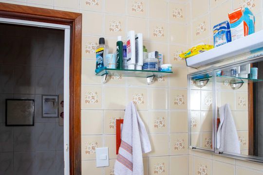 Banheiro Social 1 de casa à venda com 4 quartos, 232m² em Taboão, Diadema