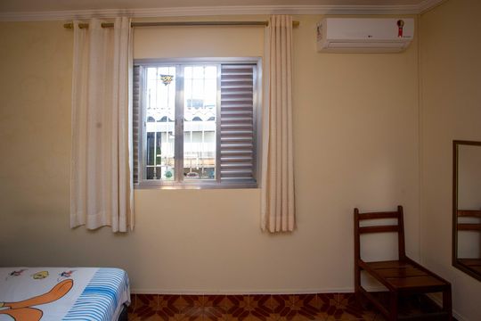 Quarto 3 de casa à venda com 4 quartos, 232m² em Taboão, Diadema
