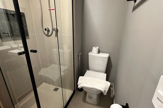 Banheiro de kitnet/studio à venda com 1 quarto, 20m² em Jardim das Acacias, São Paulo