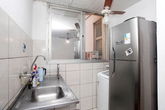 Cozinha de apartamento à venda com 2 quartos, 60m² em Centro Histórico, Porto Alegre