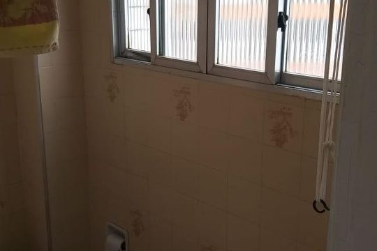 Banheiro de apartamento para alugar com 1 quarto, 45m² em Boa Vista, São Vicente