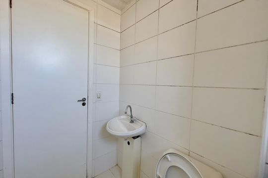 Banheiro social de apartamento para alugar com 3 quartos, 70m² em Vila Leonor, Guarulhos