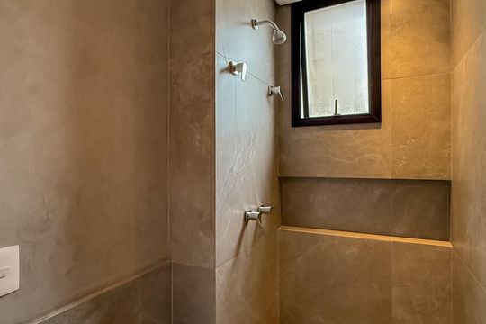 Banheiro da Suíte 1 de apartamento à venda com 2 quartos, 97m² em Santa Efigênia, Belo Horizonte