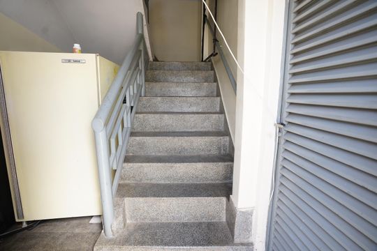 Escada de kitnet/studio para alugar com 1 quarto, 40m² em Vila dos Alpes, Goiânia