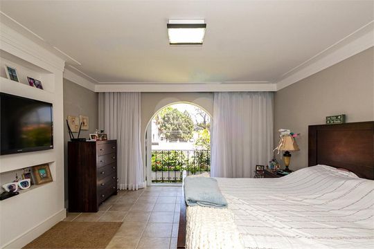 Casa à venda com 4 quartos, 450m² em Jardim Santa Helena, São Paulo