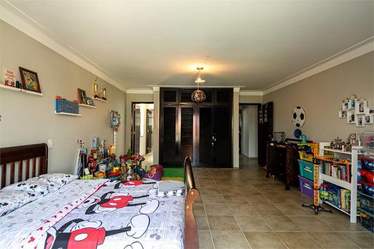 Casa à venda com 4 quartos, 450m² em Jardim Santa Helena, São Paulo