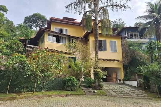 Fachada de casa de condomínio à venda com 5 quartos, 236m² em Matapaca, Niterói