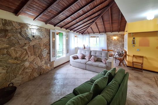 Casa de Condomínio à venda com 5 quartos, 236m² em Matapaca, Niterói