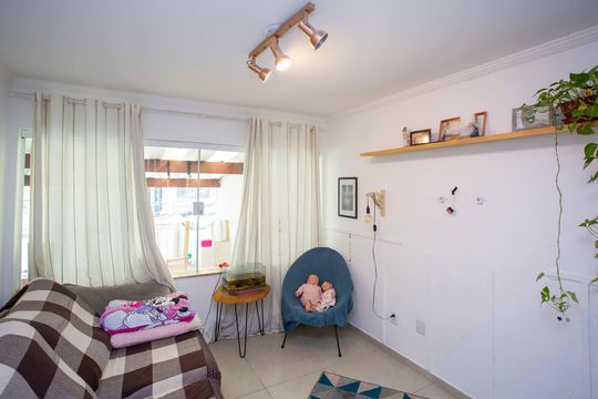 Sala de TV de casa à venda com 4 quartos, 125m² em Centro, Diadema