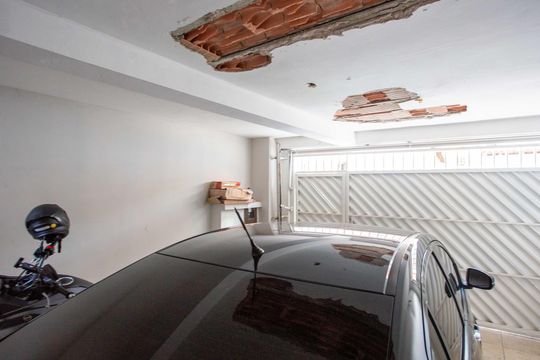 Garagem de casa à venda com 4 quartos, 125m² em Centro, Diadema
