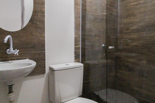Banheiro da Suíte de casa à venda com 12 quartos, 504m² em Conceição, Diadema