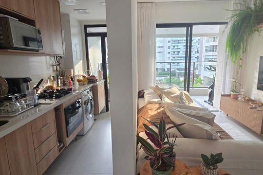 Cozinha de apartamento para alugar com 2 quartos, 74m² em Barra da Tijuca, Rio de Janeiro