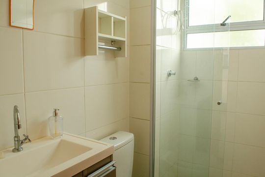 Banheiro de apartamento para alugar com 2 quartos, 48m² em Setor Perim, Goiânia