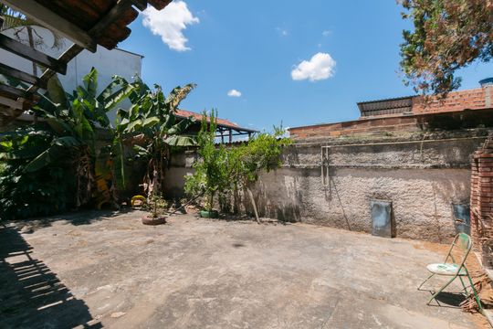 Quintal de casa à venda com 5 quartos, 360m² em Venda Nova, Belo Horizonte