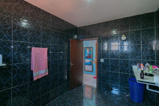 Banheiro de casa à venda com 5 quartos, 360m² em Venda Nova, Belo Horizonte