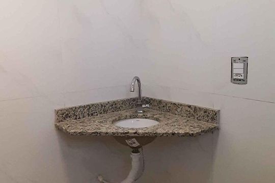 Banheiro de kitnet/studio para alugar com 1 quarto, 22m² em Vila Yolanda, Osasco