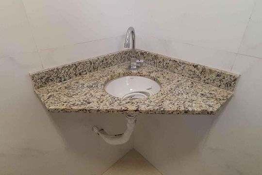 Banheiro de kitnet/studio para alugar com 1 quarto, 22m² em Vila Yolanda, Osasco