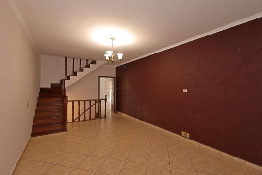 Casa à venda com 3 quartos, 221m² em Vila Valparaíso, Santo André