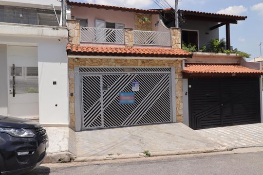 Fachada de casa à venda com 3 quartos, 221m² em Vila Valparaíso, Santo André