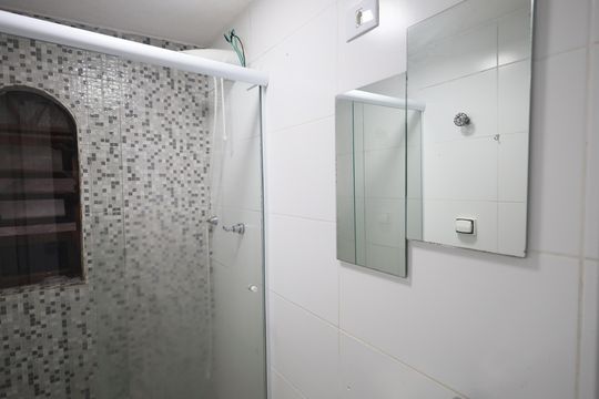 Banheiro de casa para alugar com 1 quarto, 55m² em Cidade São Francisco, São Paulo