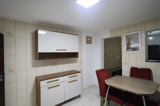 Cozinha de casa para alugar com 1 quarto, 55m² em Cidade São Francisco, São Paulo