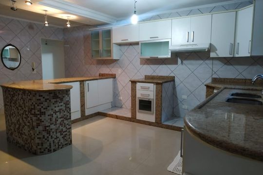 Casa à venda com 3 quartos, 380m² em Parque Sao Vicente, Santo André