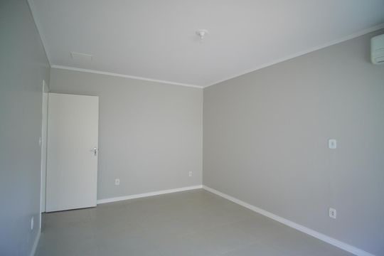 Quarto 2 de casa à venda com 5 quartos, 400m² em Chácara das Pedras, Porto Alegre