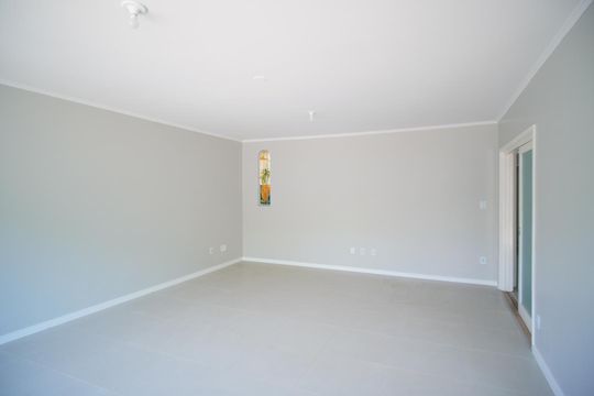 Sala 1 de casa à venda com 5 quartos, 400m² em Chácara das Pedras, Porto Alegre