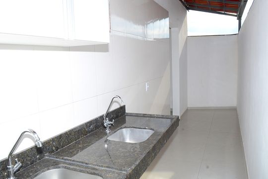 Cozinha de apartamento para alugar com 1 quarto, 31m² em Ouro Minas, Belo Horizonte