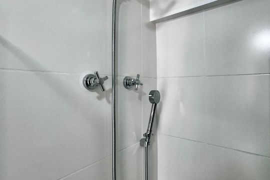 Banheiro de kitnet/studio para alugar com 0 quarto, 19m² em Indianópolis, São Paulo