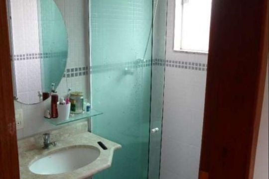 Banheiro de casa à venda com 3 quartos, 300m² em Vila Nivi, São Paulo