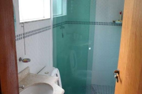 Banheiro de casa à venda com 3 quartos, 300m² em Vila Nivi, São Paulo