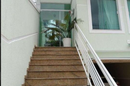 Casa à venda com 3 quartos, 300m² em Vila Nivi, São Paulo