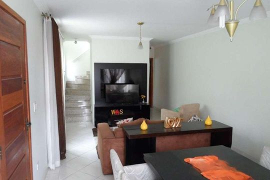 Casa à venda com 3 quartos, 300m² em Vila Nivi, São Paulo