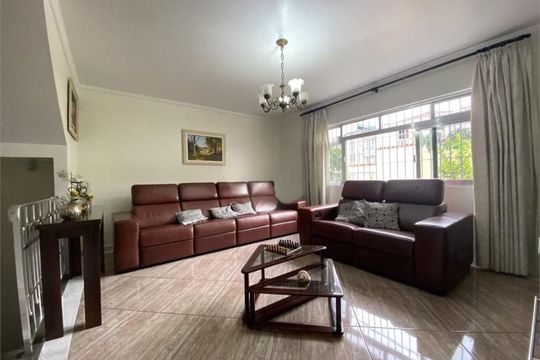 Sala de casa à venda com 3 quartos, 300m² em Vila Nivi, São Paulo