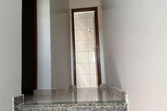 Casa à venda com 3 quartos, 230m² em Vila Nivi, São Paulo