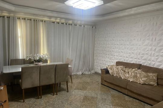 Casa à venda com 4 quartos, 264m² em Benfica, Rio de Janeiro