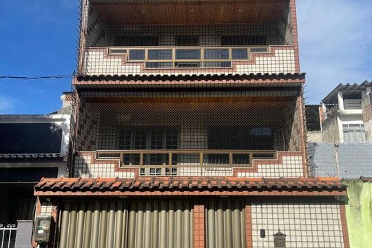 Fachada de casa à venda com 4 quartos, 264m² em Benfica, Rio de Janeiro