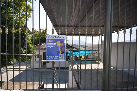 Placa instalada de casa para alugar com 2 quartos, 75m² em Campo Grande, Rio de Janeiro