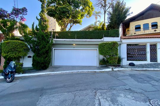 Fachada de casa à venda com 4 quartos, 500m² em Barro Branco (zona Norte), São Paulo
