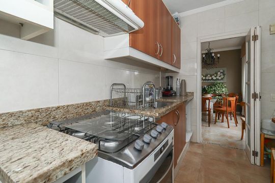 Cozinha de apartamento à venda com 3 quartos, 117m² em Petrópolis, Porto Alegre